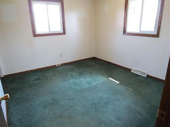 4th image of 5388 Parks Ave