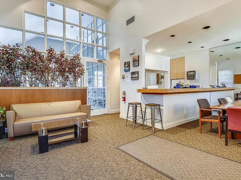1630 W Abingdon Dr #301 — Photo 23