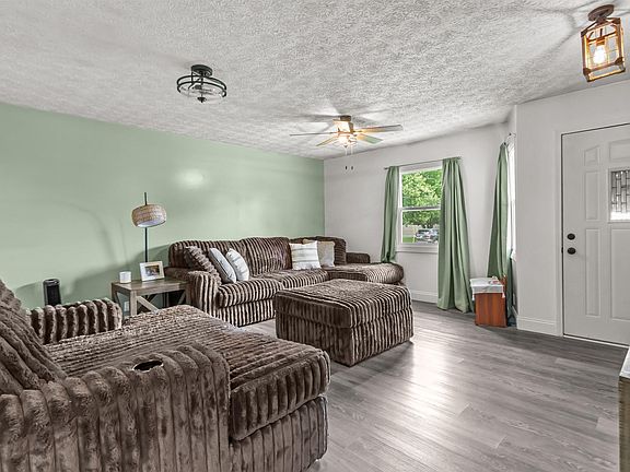 5th image of 475 E College St