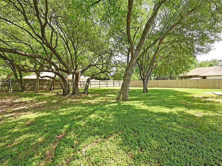 607 Prickley Pear Pass — Photo 32