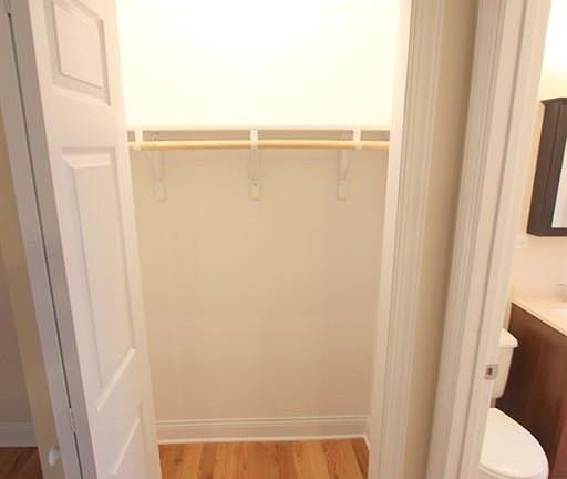 5th image of 951 W Cornelia Ave APT 2