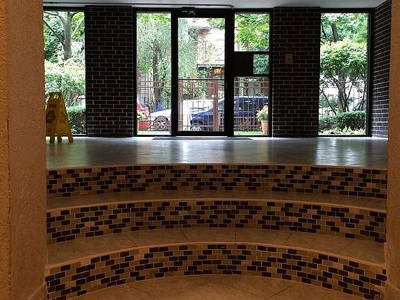 2nd image of 6029 N Winthrop Ave APT 509
