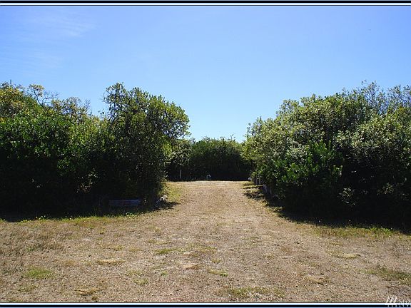 2nd image of 213 Marine View Dr SE