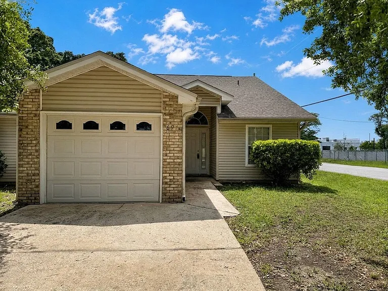 697 Ferguson Dr — Photo 2