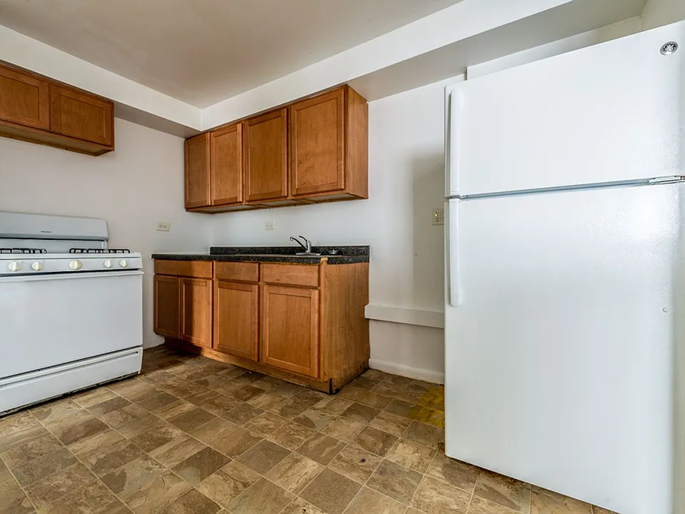 8345 S Drexel