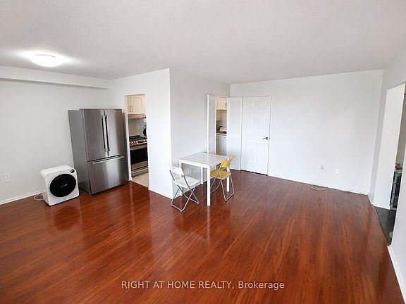 5th image of 20 Edgecliff Golfway #1008
