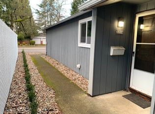 2216 SE Tacoma St, Portland, OR 97202