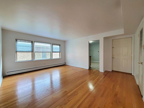 3rd image of 5601 W Byron St APT 1B