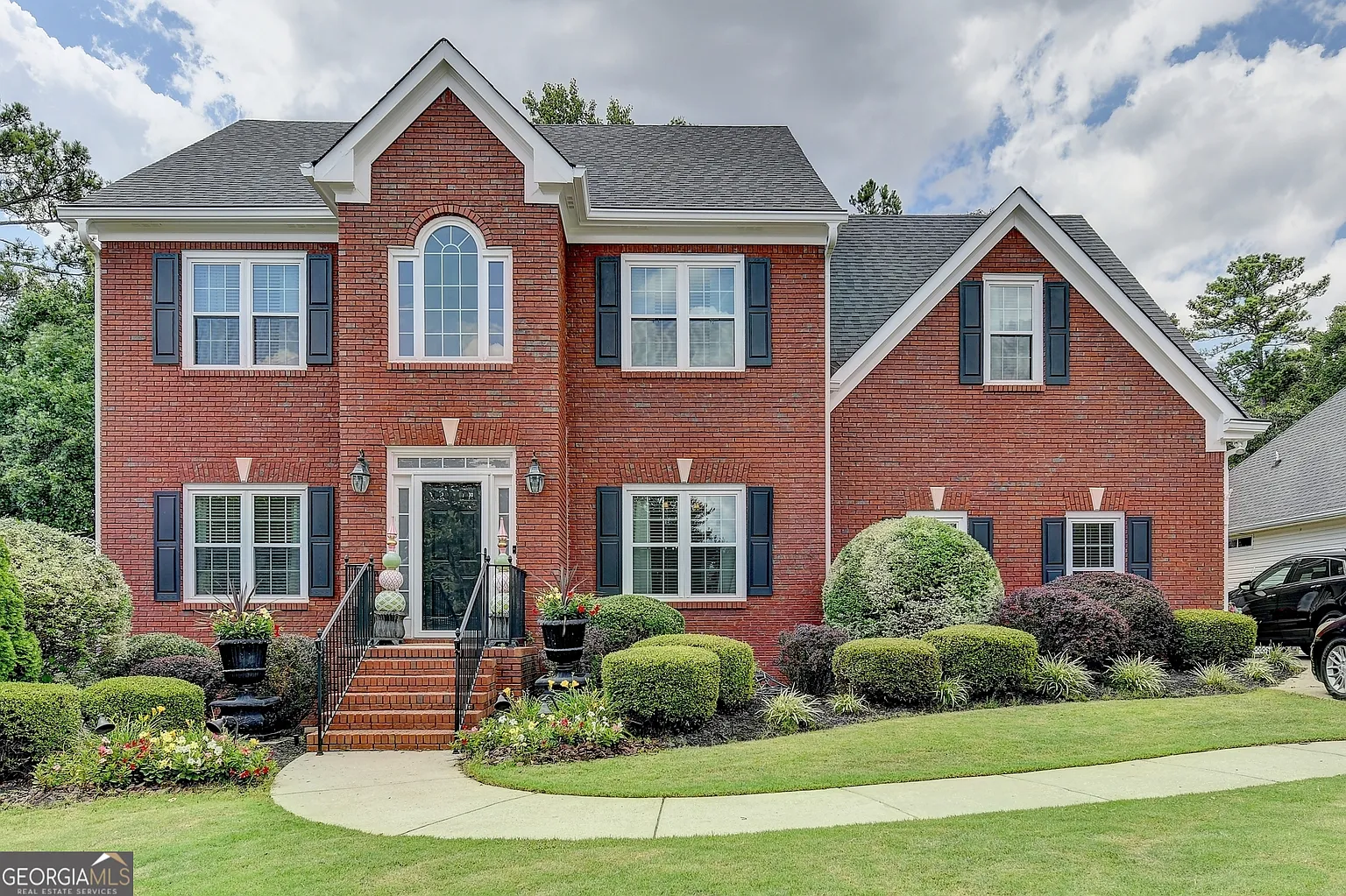555 Georgian Hills Dr photo 1