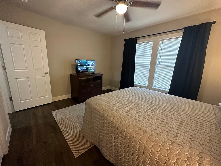 3 bed, 1.0 bath, 1000 sqft, $1,850 — Photo 28