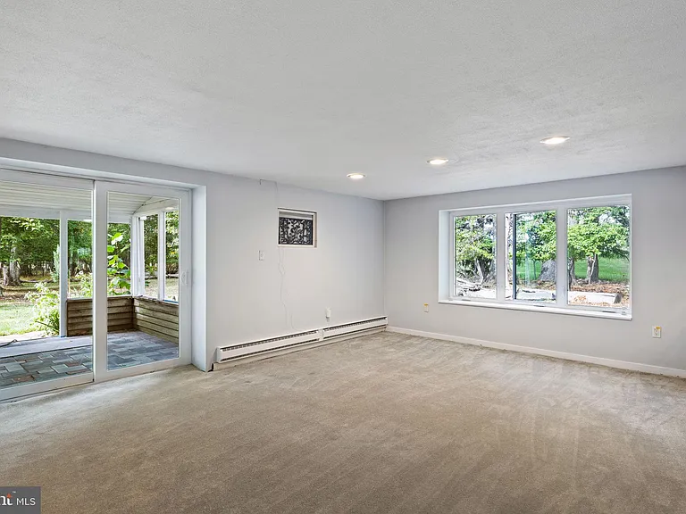 601 Cathcart Rd — Photo 28