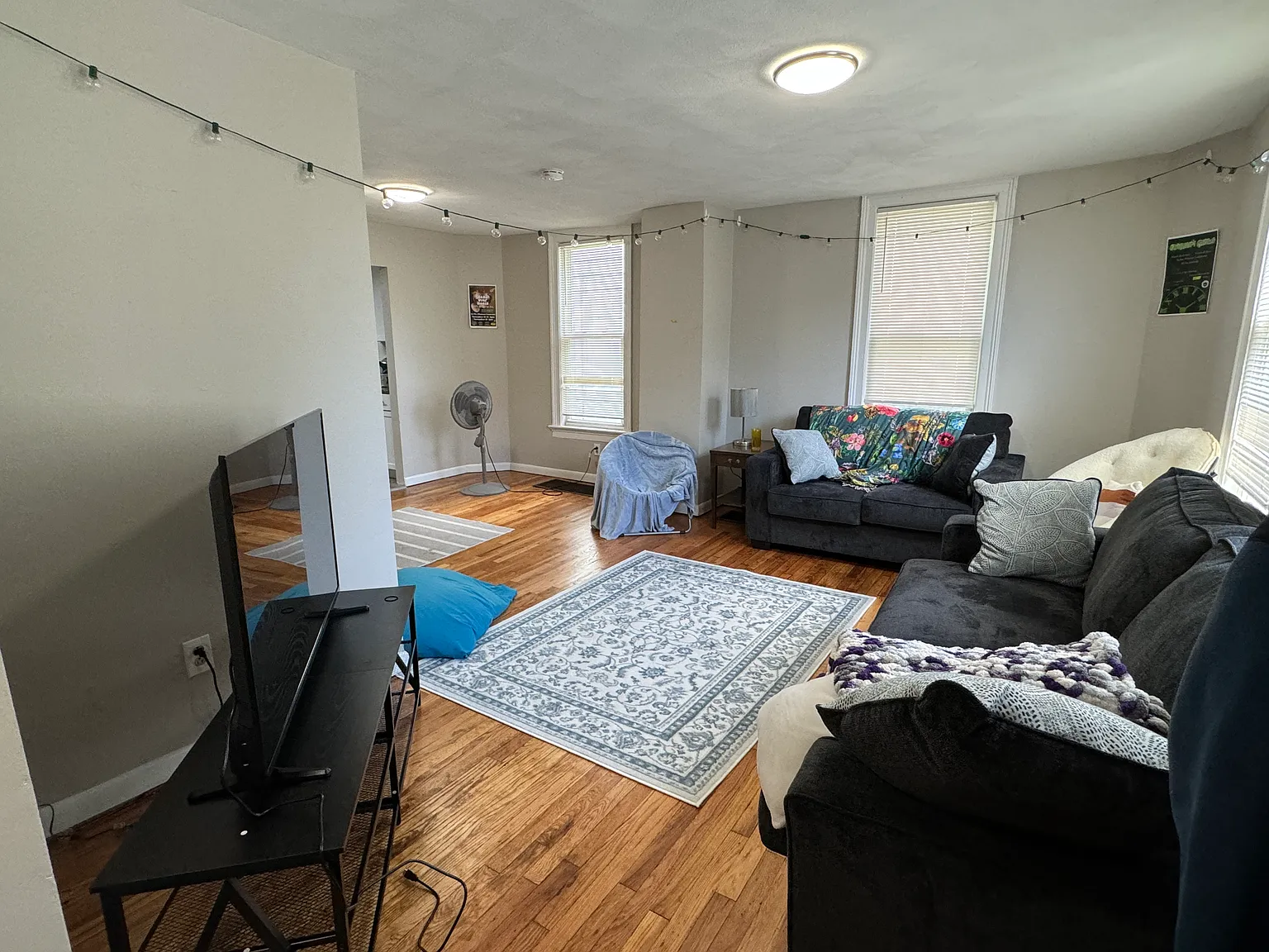 7 bed, 2856 sqft, $5,740 — Photo 4