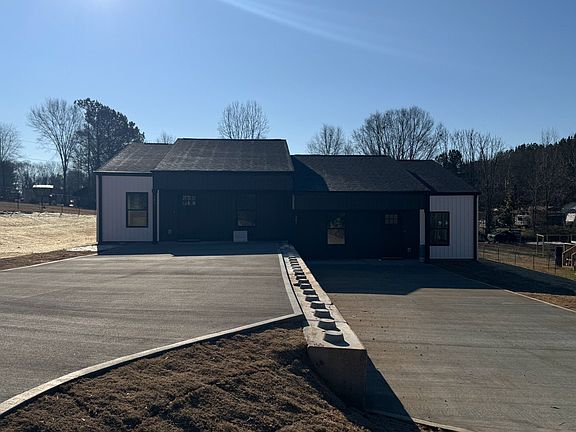 2nd image of 285 Scenic Ave