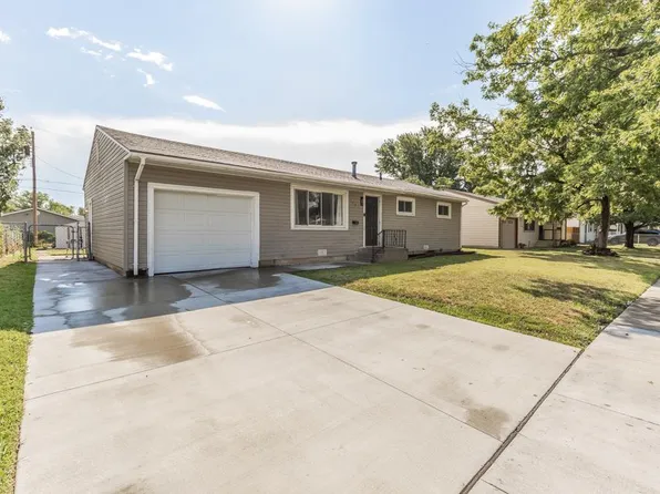 1607 Hickory St, Salina, KS 67401