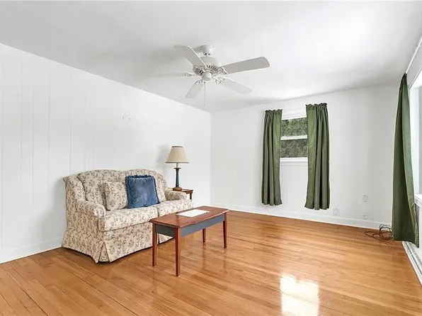 49 Ames St, Pawtucket, RI 02861