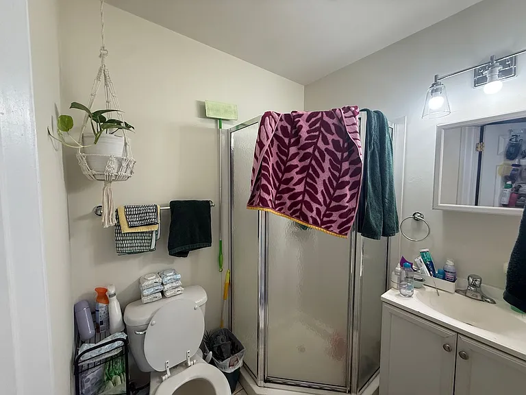 Newly Renovated Temple Apartment — Photo 17