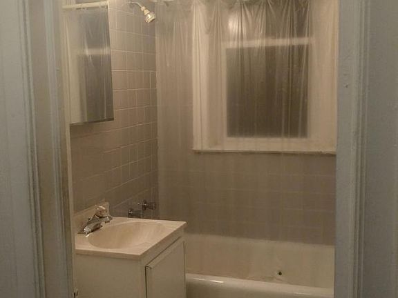 4th image of 656 W Wrightwood Ave #200.1