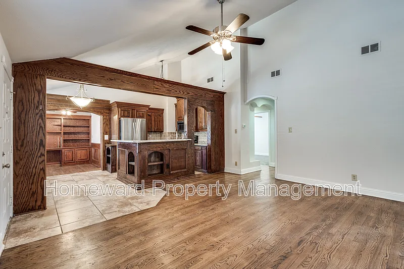 3 bed, 2.0 bath, 1201 sqft, $2,100 — Photo 4
