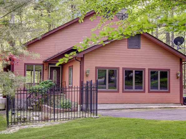 100 Crocus Ln, Milford, PA 18337