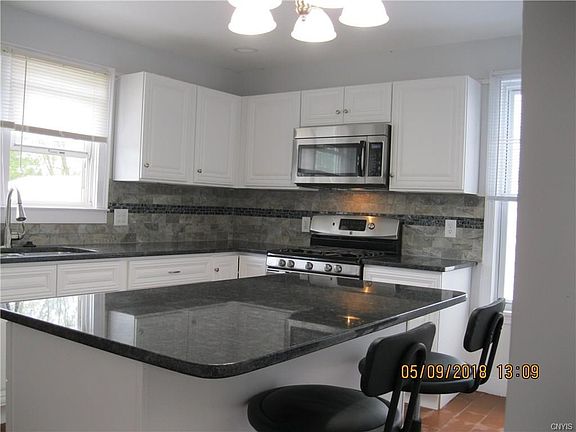 5th image of 231 W Ellis St