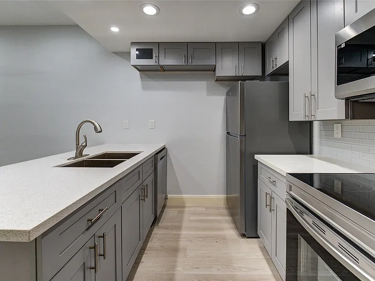 11711 Memorial Dr #534 — Photo 16