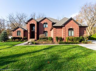 52679 Shelby Rd, Shelby Township, MI 48316