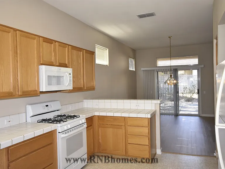 408 Angelrock Ct — Photo 10