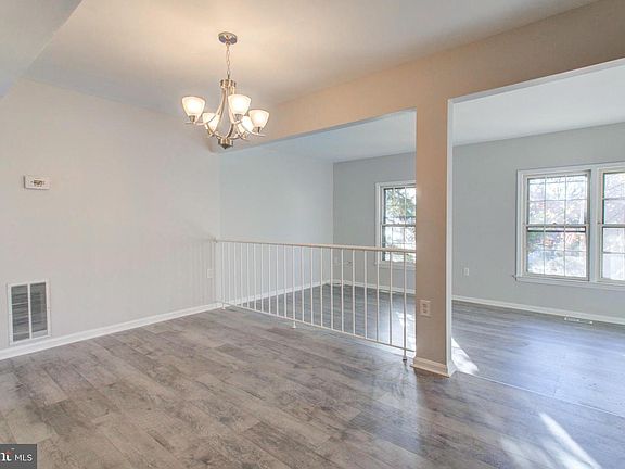5th image of 5416 New London Park Dr #1