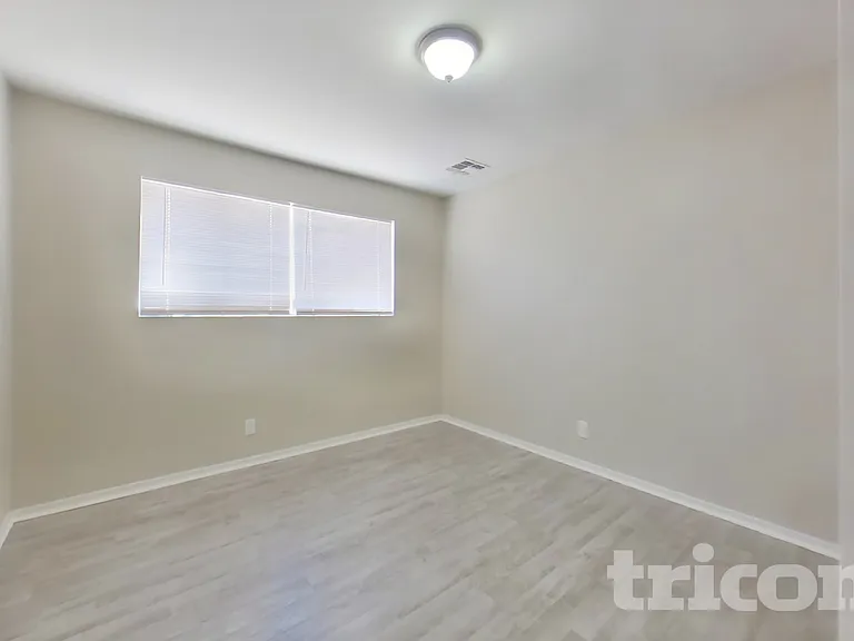 3234 W Larkspur Dr — Photo 9