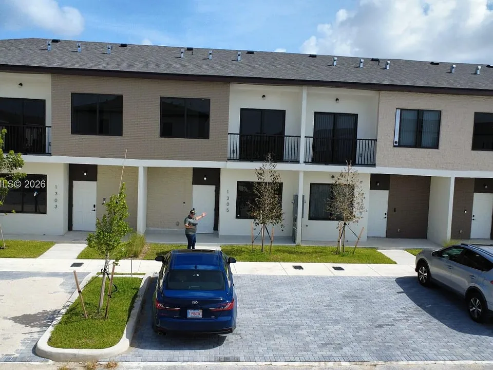 1305 NW 4th Ter