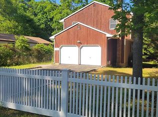 17 Oak Grove Rd, Southampton, NY 11968