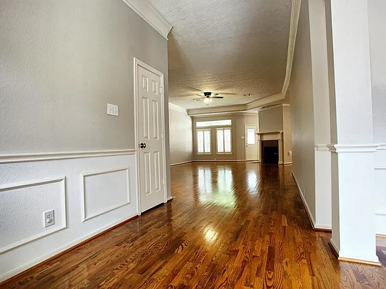7919 S Wellington Ct — Photo 2