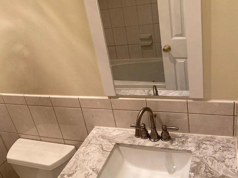 1242 Queen St NE #4 — Photo 23