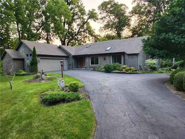 29 Shelter Creek Ln, Fairport, NY 14450