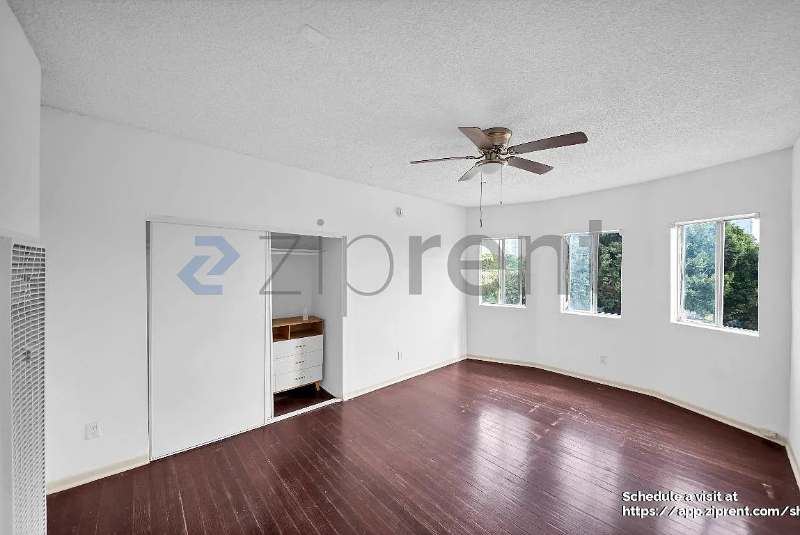 1 bed, 400 sqft, $1,910 — Photo 3