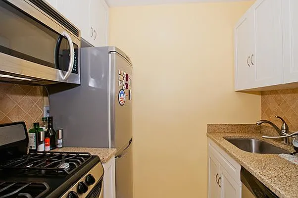 Sold by R New York | media 5