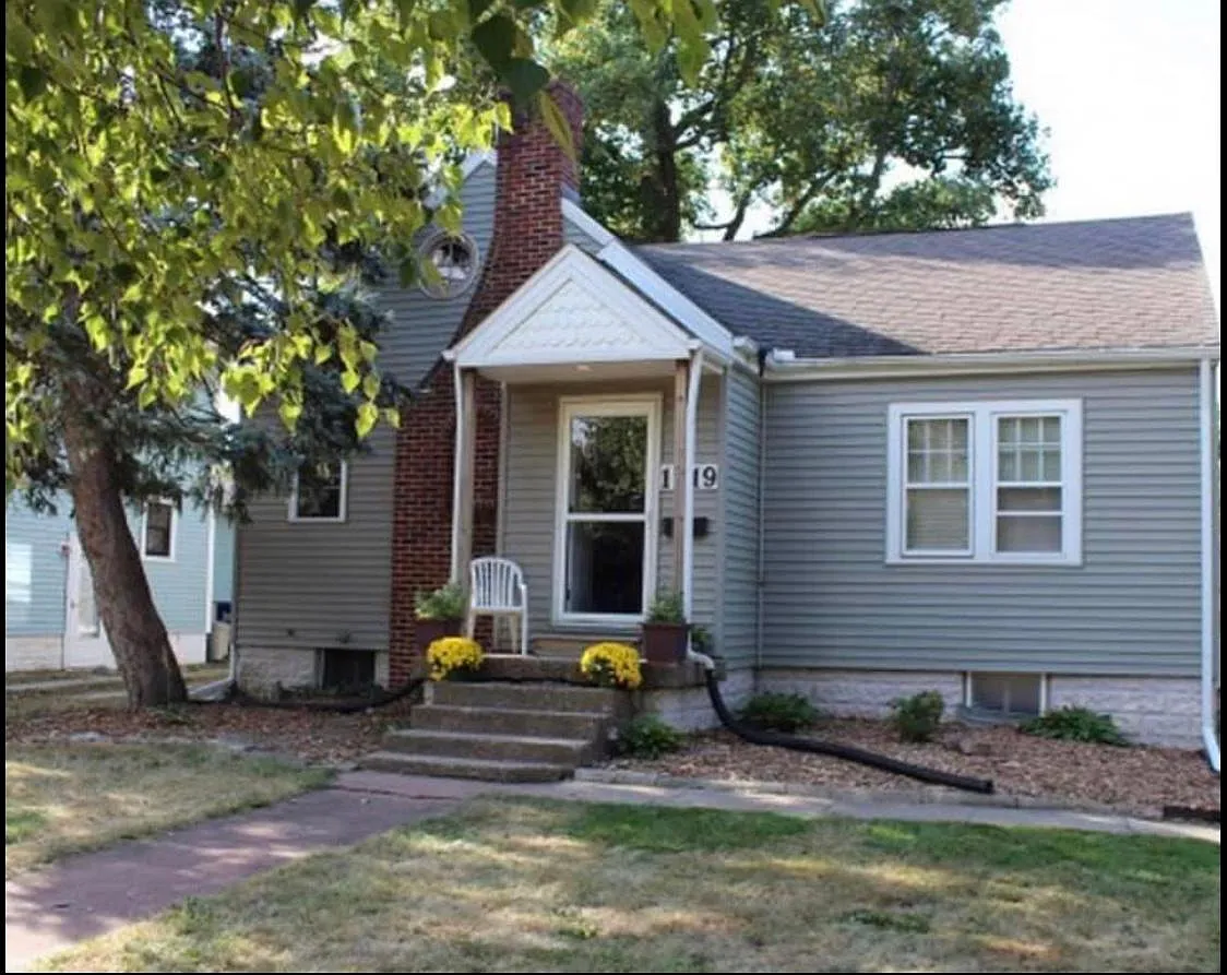 1619 W University Ave photo 1