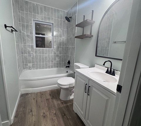 4th image of 174 Roosevelt Ave