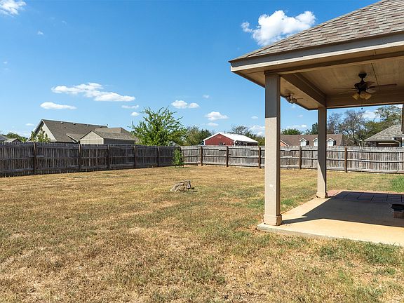 3rd image of 121 Cecil Cir