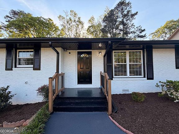 3rd image of 2457 Parkland Dr