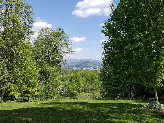 5th image of 132 Vista Dr