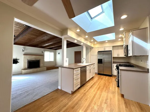 3553 Armstrong St, San Diego, CA 92111