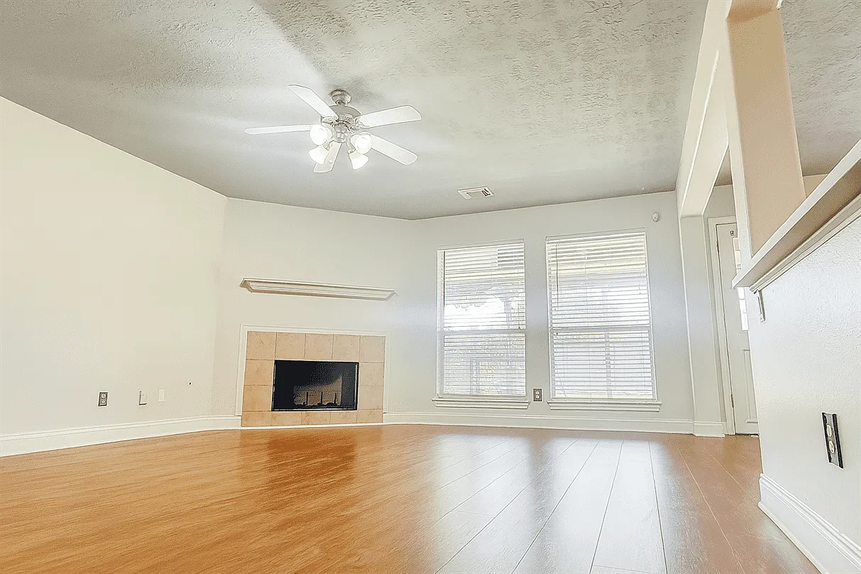 4 bed, 2.5 bath, 2148 sqft, $2,000 — Photo 4