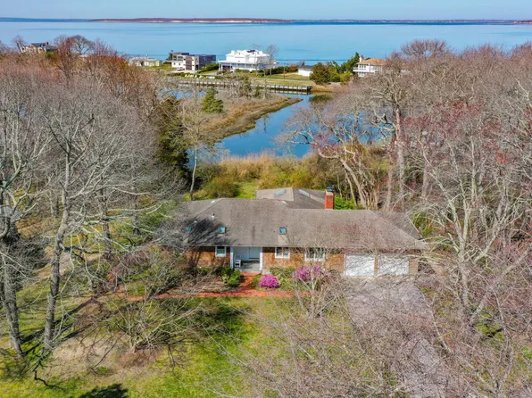 63 Lake Dr, Southampton, NY 11968