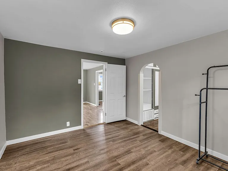 6582 S Jefferson St — Photo 13