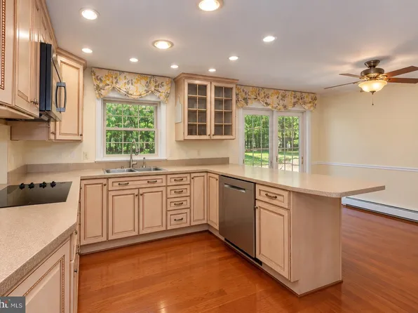9150 Cedar St, La Plata, MD 20646