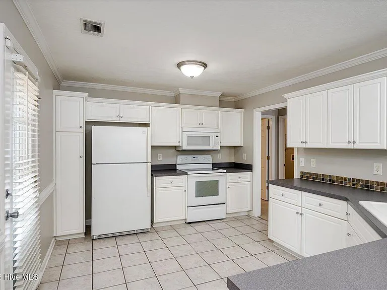 2040 Sylvan Lake Dr — Photo 5