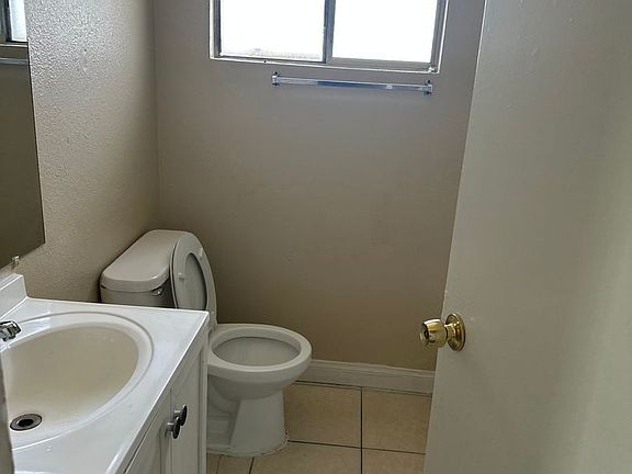 4th image of 2512 Tulip Ln #4