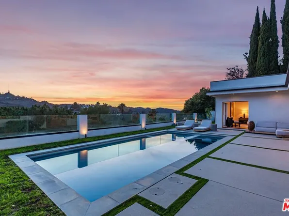 11288 Dona Lisa Dr, Studio City, CA 91604