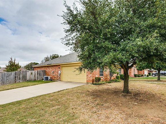 3rd image of 109 Blue Wood Dr